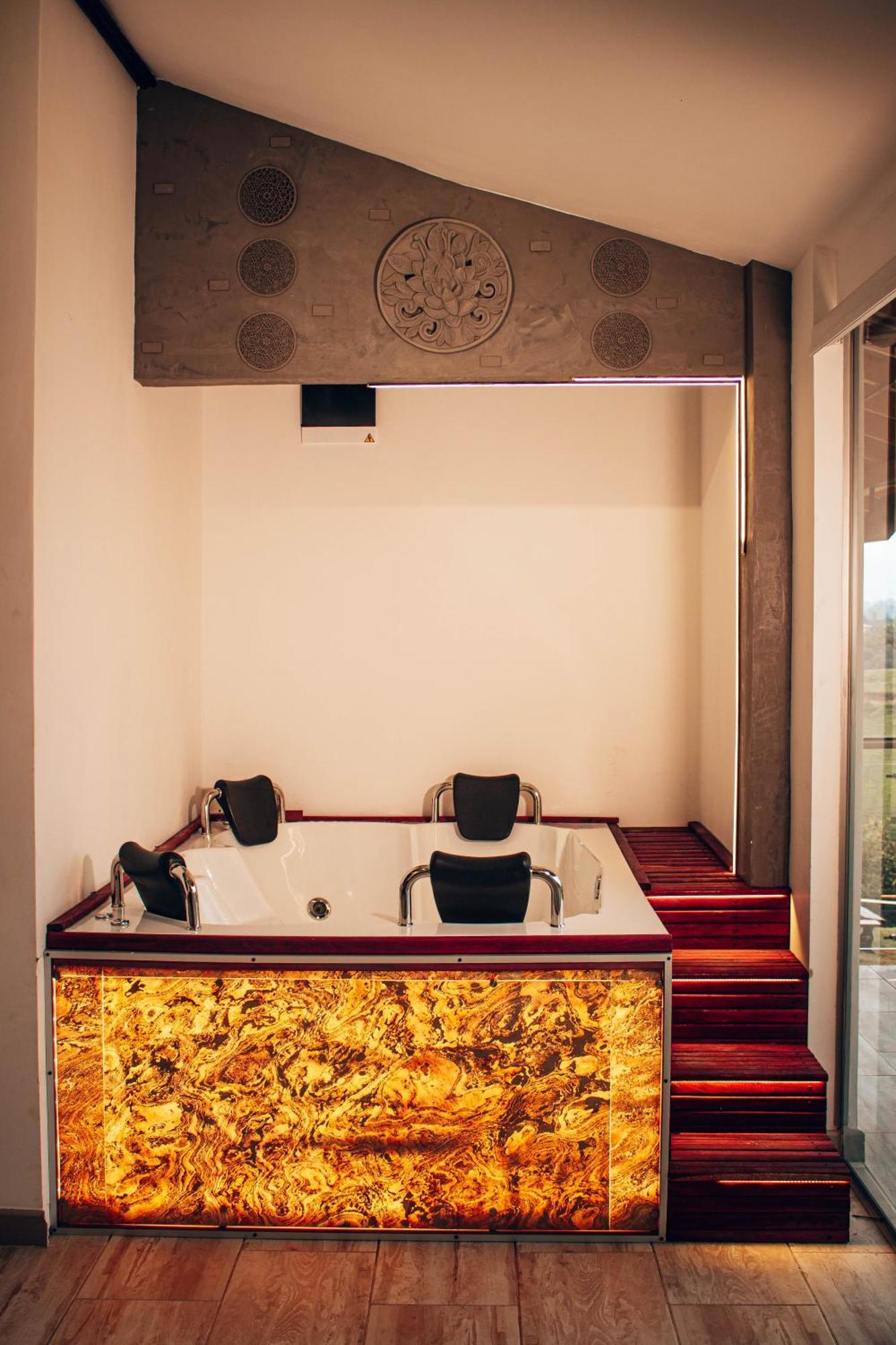 Oeroek Hotel ريونيغرو المظهر الخارجي الصورة